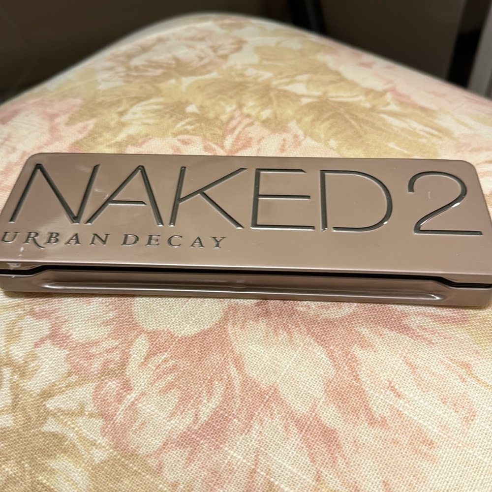 Urban Decay Naked 2 eyeshadow palette